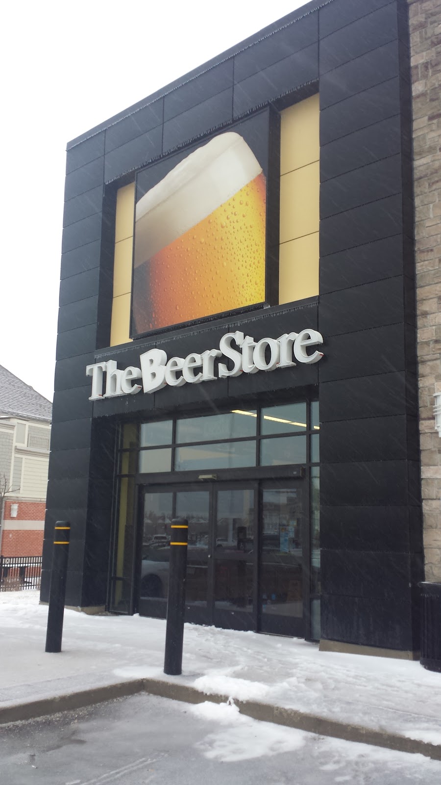 Beer Store | 1470 Major MacKenzie Dr W, Maple, ON L6A 4H6, Canada | Phone: (905) 417-1411