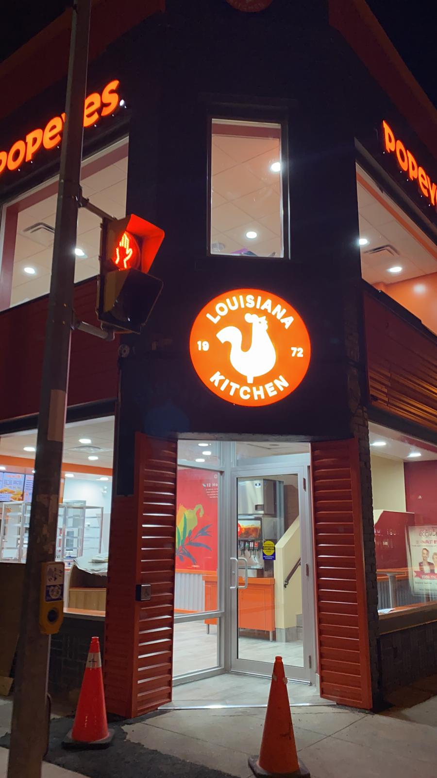 Popeyes Louisiana kitchen | 2221 Bloor St W, Toronto, ON M6S 1N7, Canada | Phone: (416) 762-3444