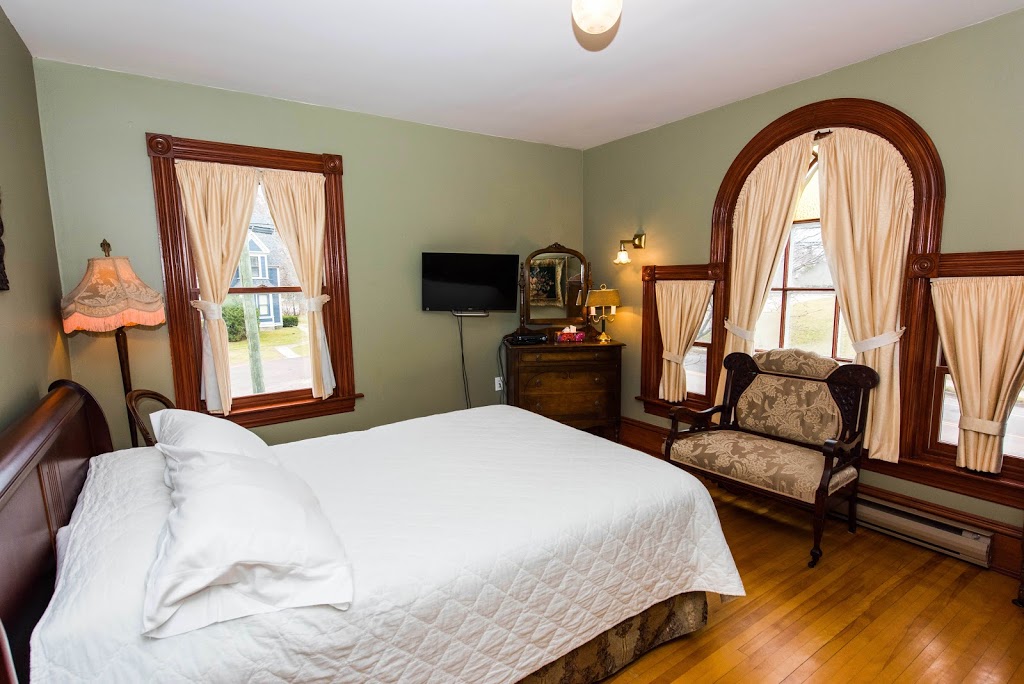 Gîte LE GRIFFON Bed & Breakfast | 426 Main St, Shediac, NB E4P 2G4, Canada | Phone: (506) 532-5412