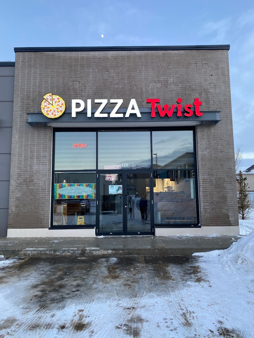 Pizza Twist | 121 Town Crest Rd Unit 125, Fort Saskatchewan, AB T8L 0G7, Canada | Phone: (587) 285-0055