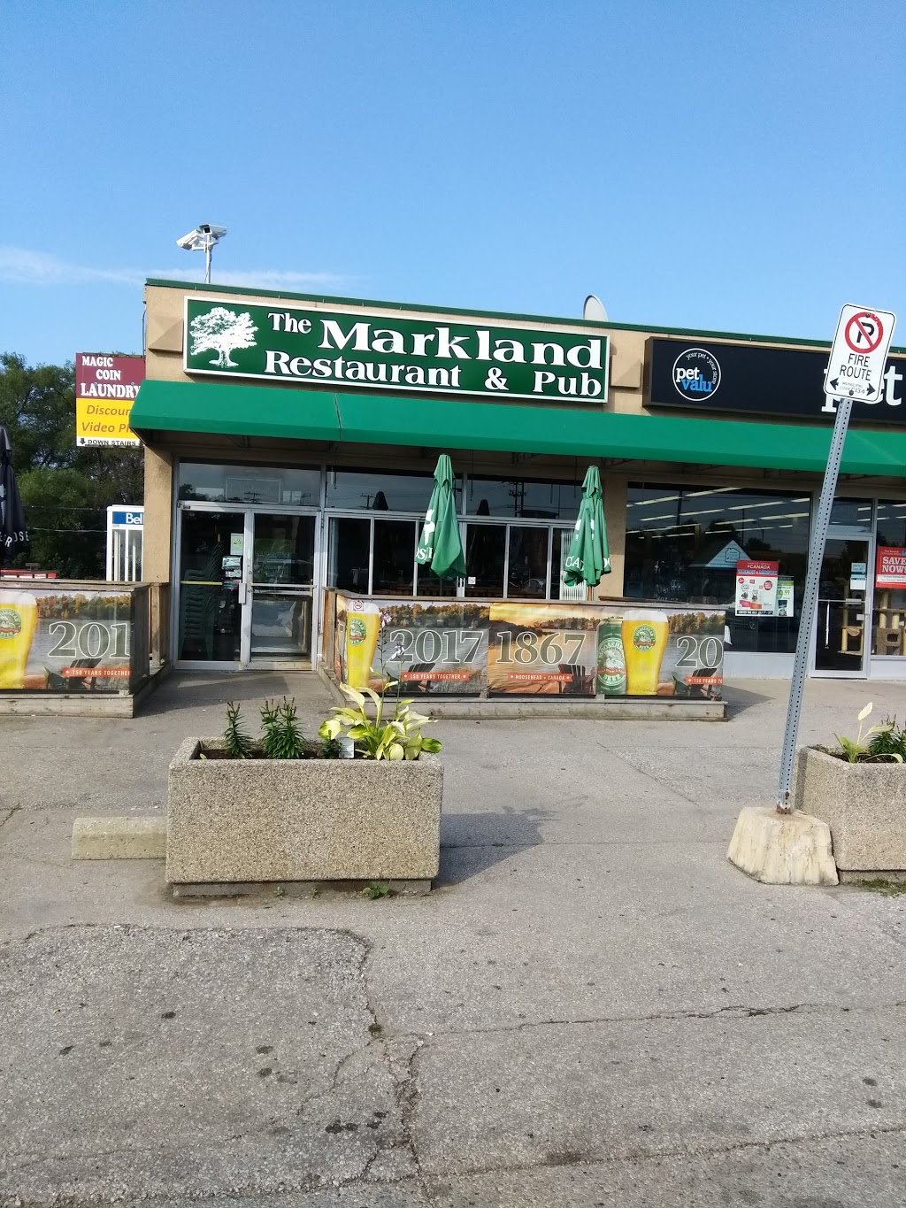 Markland Restaurant & Pub | 666 Burnhamthorpe Rd, Etobicoke, ON M9C 2Z4, Canada | Phone: (416) 626-7606