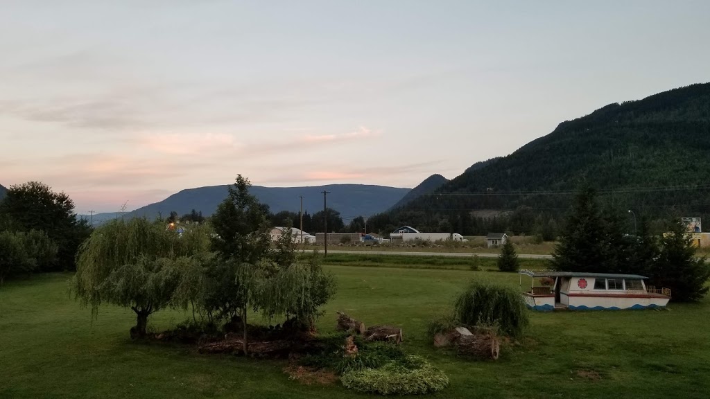 Monashee Motel | 1333 Trans-Canada Hwy, Sicamous, BC V0E 2V0, Canada | Phone: (250) 836-2575