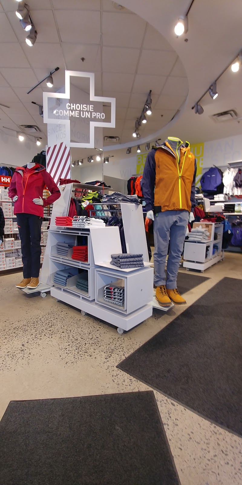 Helly Hansen | 116 Chemin de Kandahar, Mont-Tremblant, QC J8E 1B1, Canada | Phone: (819) 681-4990