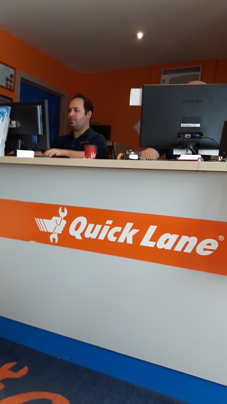 Rockland Quick Lane | 2852 Chamberland St, Rockland, ON K4K 1M6, Canada | Phone: (613) 446-7284