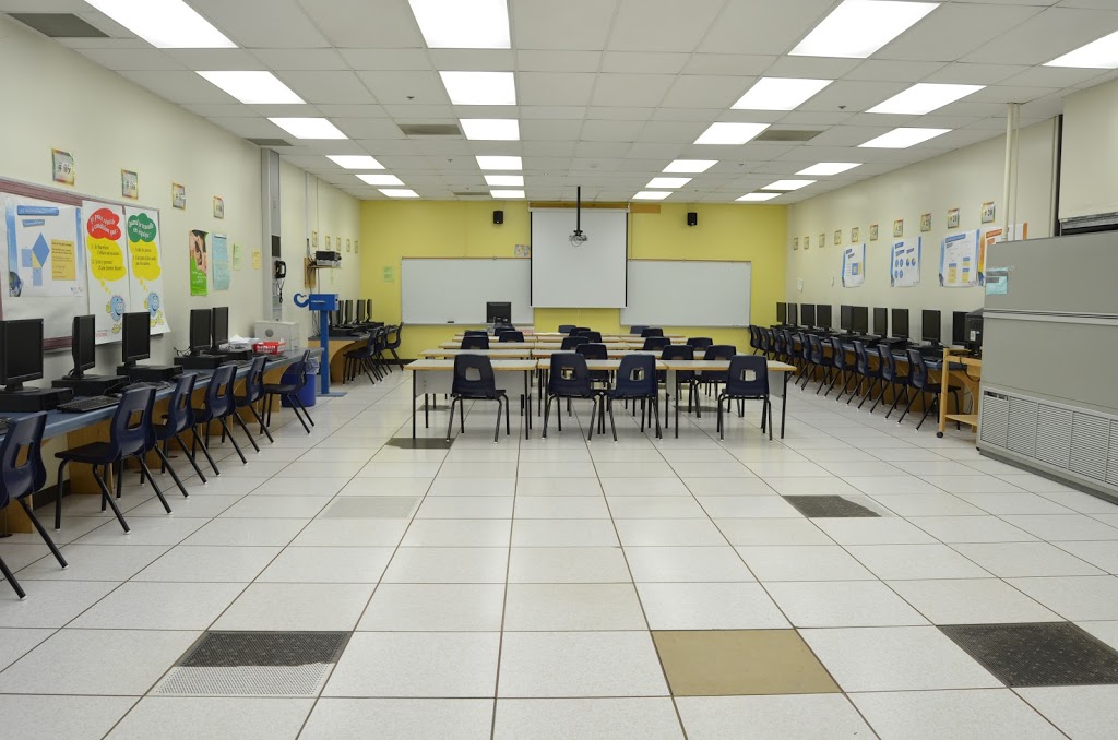 École secondaire catholique Marie-Rivier | 711 Dalton Ave, Kingston, ON K7M 8N6, Canada | Phone: (613) 546-5270