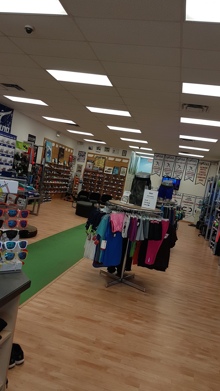 Runners Edge | 111 Fourth Ave Unit #32, St. Catharines, ON L2S 3P6, Canada | Phone: (905) 984-5333