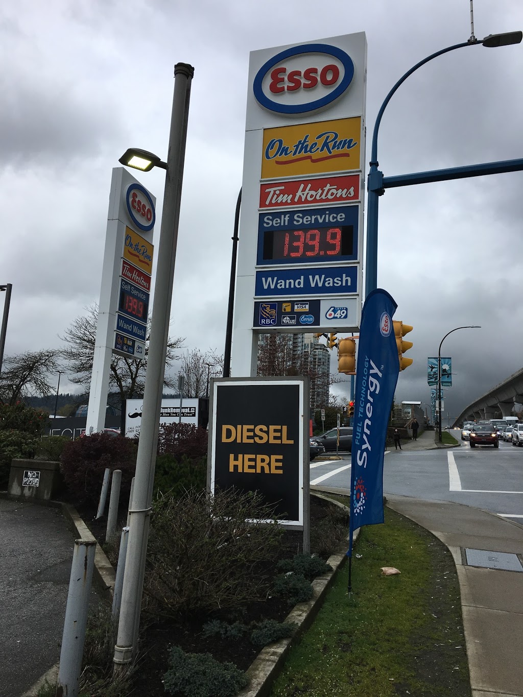 ESSO Smart Stop 37878 | 3965 North Rd, Burnaby, BC V3J 1S2, Canada | Phone: (604) 422-8495