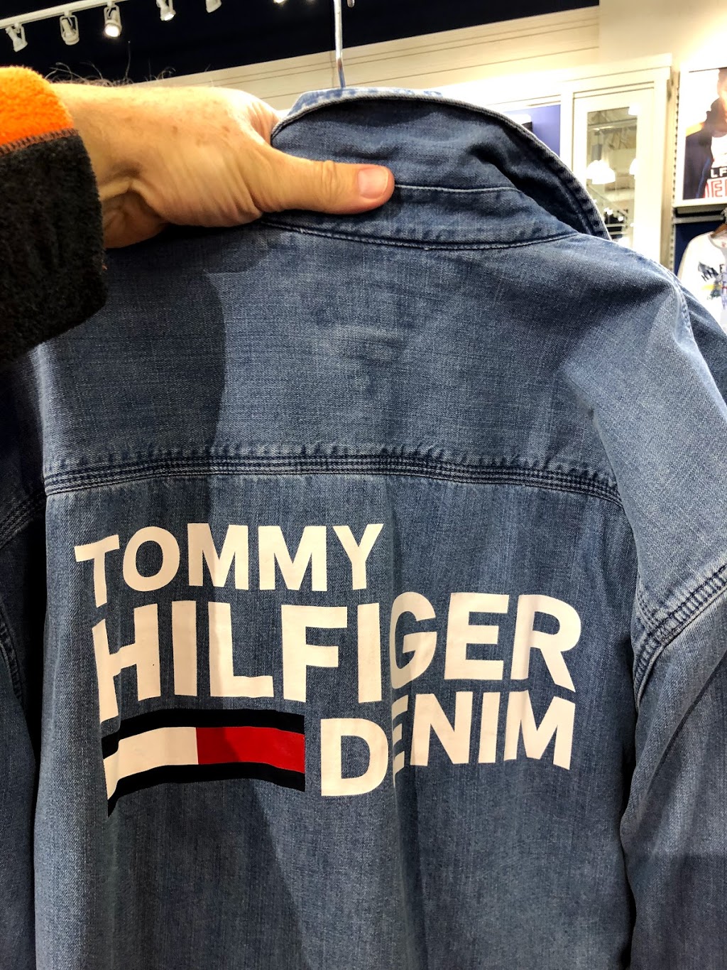 Tommy Hilfiger | CARREFOUR DE LA RIVE-SUD, 582 Chemin de Touraine SUITE #100, Boucherville, QC J4B 5E4, Canada | Phone: (450) 645-9333