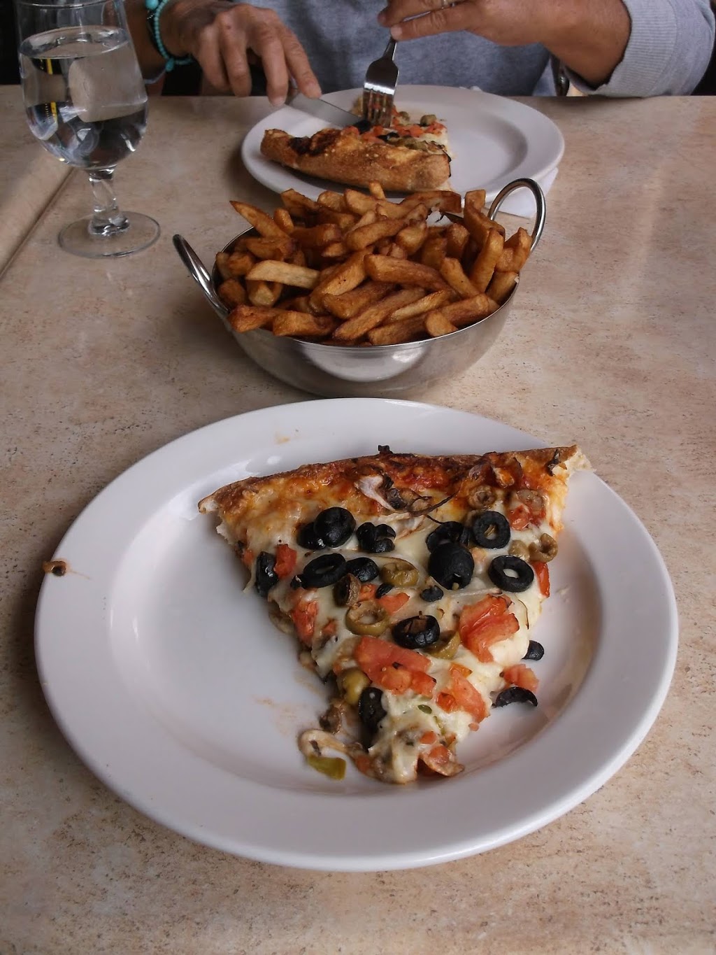 Como Pizzeria | 3 Rue Principale S, Delson, QC J5B 1Z3, Canada | Phone: (450) 635-6654