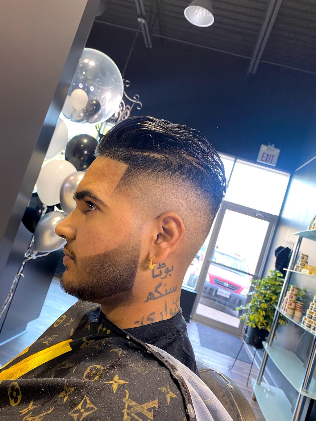 Lavish barber studio | 237 Mapleview Dr E Unit 9, Barrie, ON L4N 0W5, Canada | Phone: (705) 739-4000