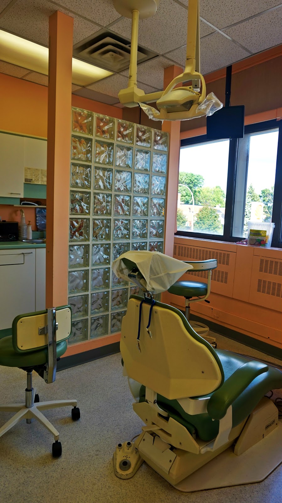 Clinique Dentaire Dr Luu | 4935 Rue Beaubien E, Montréal, QC H1T 1V1, Canada | Phone: (514) 721-8000