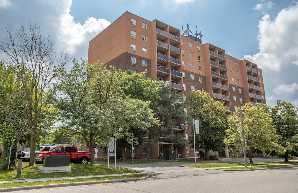 Confederation Place Apartments - Skyline Living | 104 Confederation Dr, St Thomas, ON N5P 3P4, Canada | Phone: (226) 213-4541