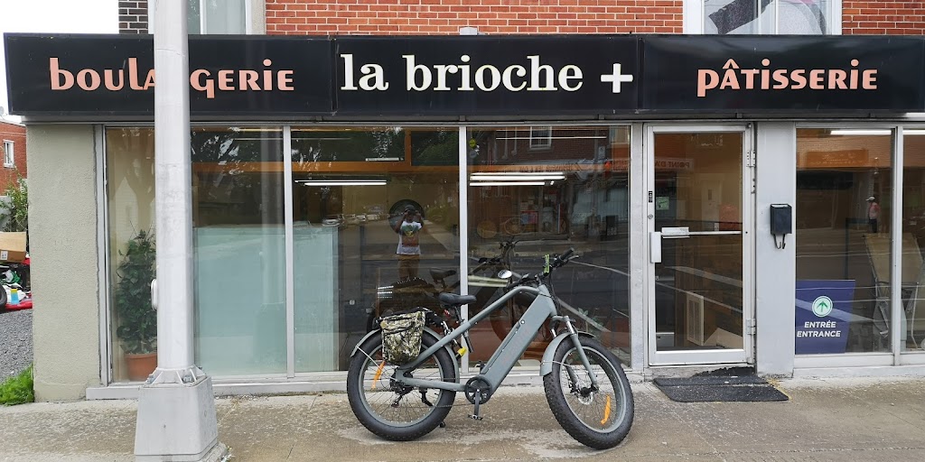 Boulangerie La Brioche + Pâtisserie | 1650 Rue Poirier, Saint-Laurent, QC H4L 1J1, Canada | Phone: (514) 447-0845