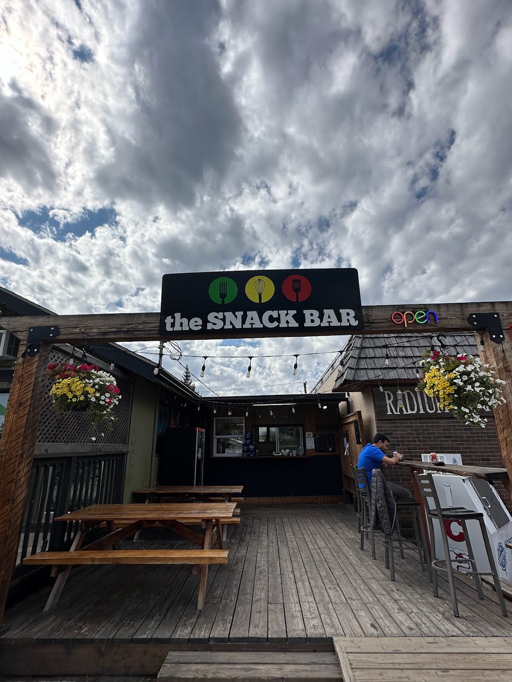 The Snack Bar by Street Avenue Food | 7535 Main St W, Radium Hot Springs, BC V0A 1M0, Canada | Phone: (250) 409-5172