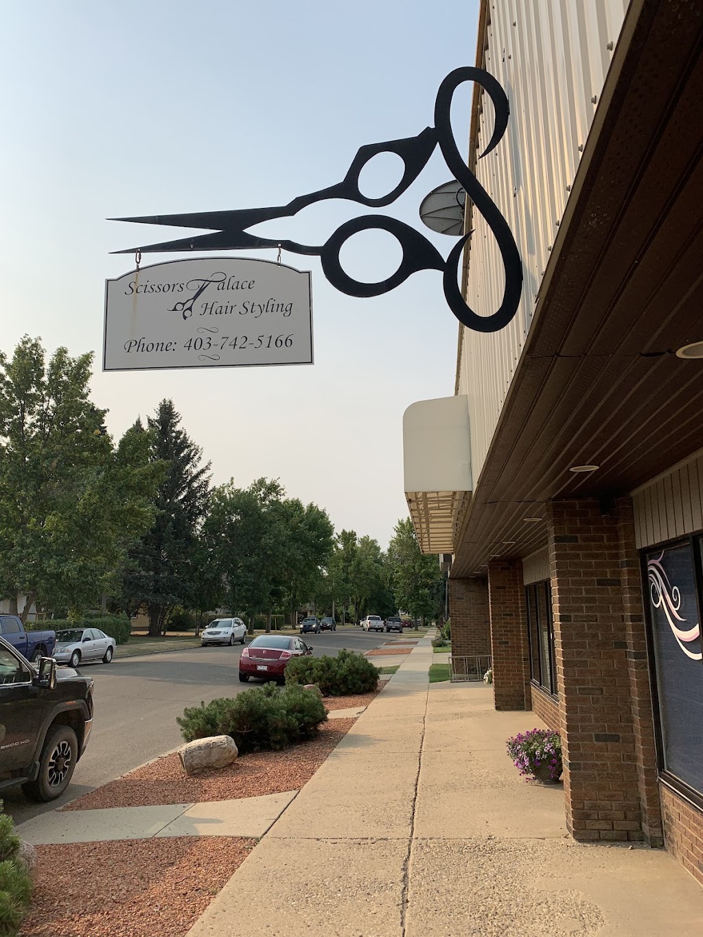 Scissors Palace Unisex Hairstyling | 4814 49 St, Stettler, AB T0C 2L0, Canada | Phone: (403) 742-5166