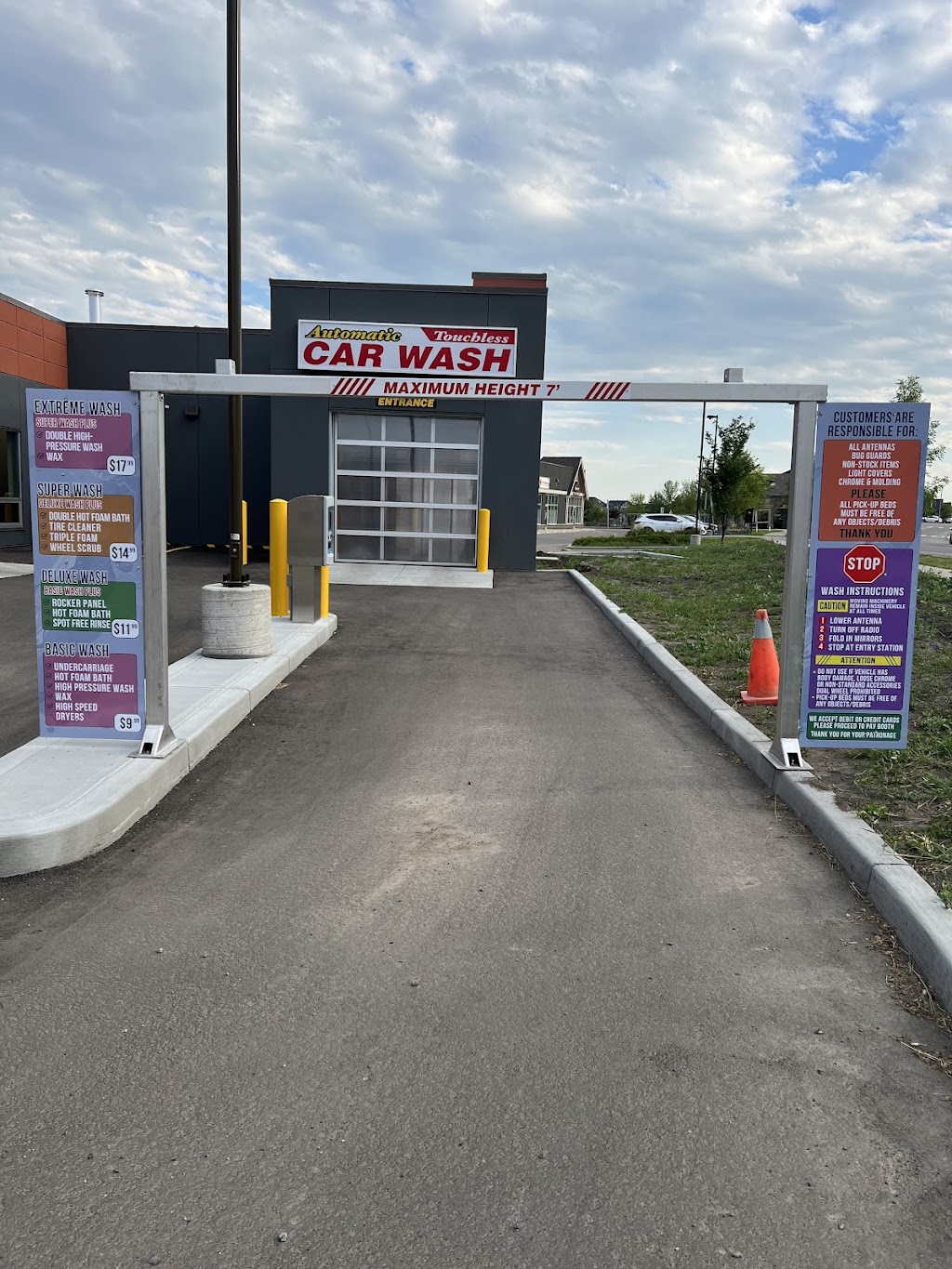 Kinniburgh Car Wash | 272 Kinniburgh Blvd #203, Chestermere, AB T1X 0R7, Canada | Phone: (403) 452-3899