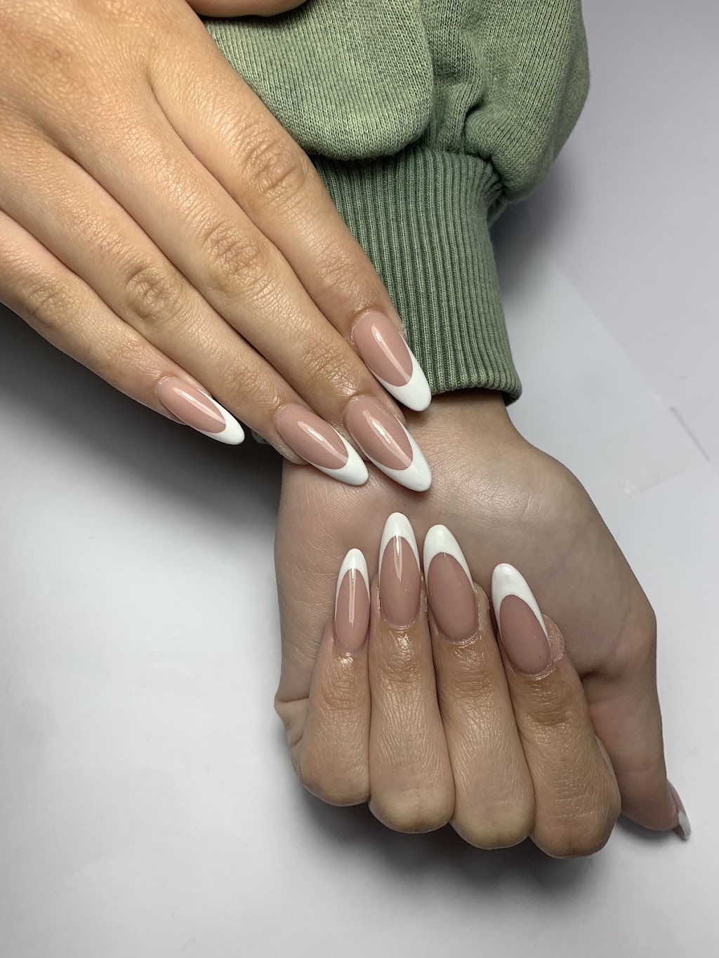 White sparkle nails | 1125 Nicola Ave, Port Coquitlam, BC V3B 8B2, Canada | Phone: (604) 474-0105