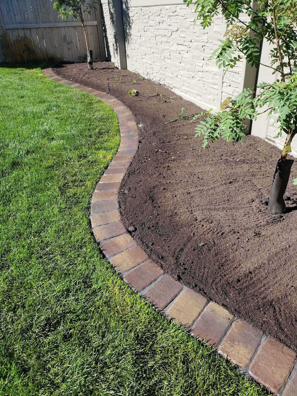 Earlybird Landscaping | 30 Ravenswynd Rise SE, Airdrie, AB T4A 0K1, Canada | Phone: (403) 890-7566