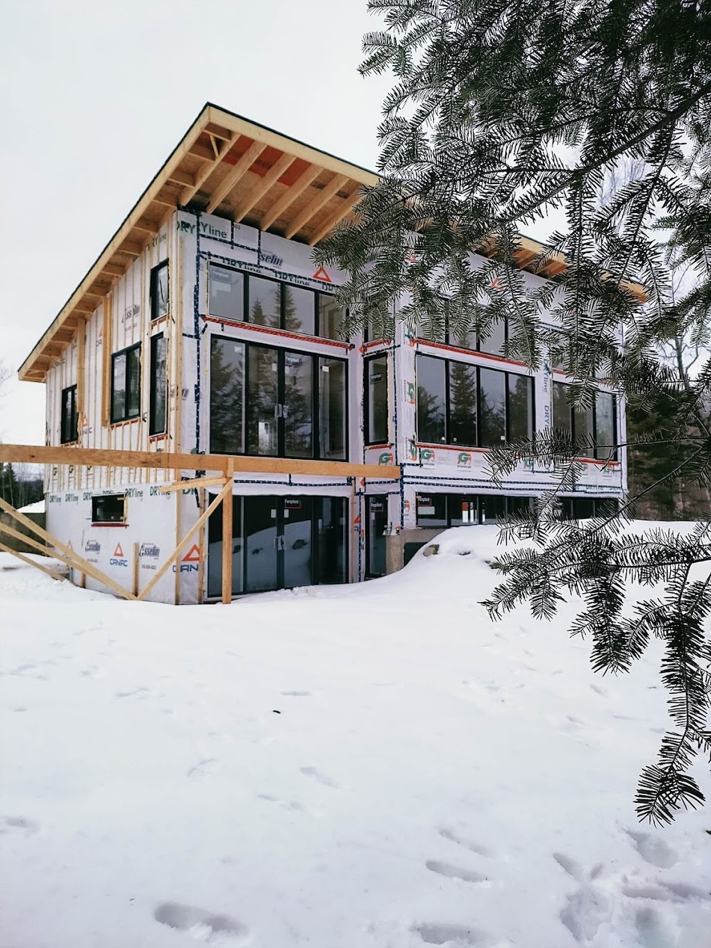 Chalet LIvresse des Sommets I | 571 Chem. du Qur du Cerf, Matawinie, QC J0K 2B0, Canada | Phone: (819) 740-6093