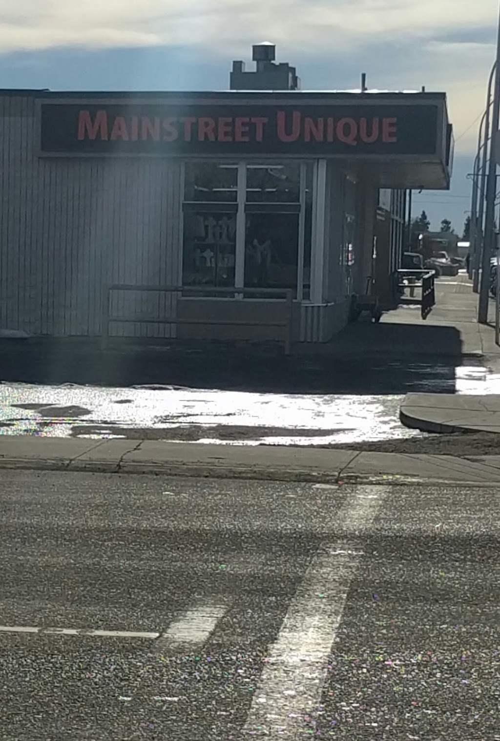 Mainstreet Unique | 2103 20 St, Didsbury, AB T0M 0W0, Canada | Phone: (403) 335-2071