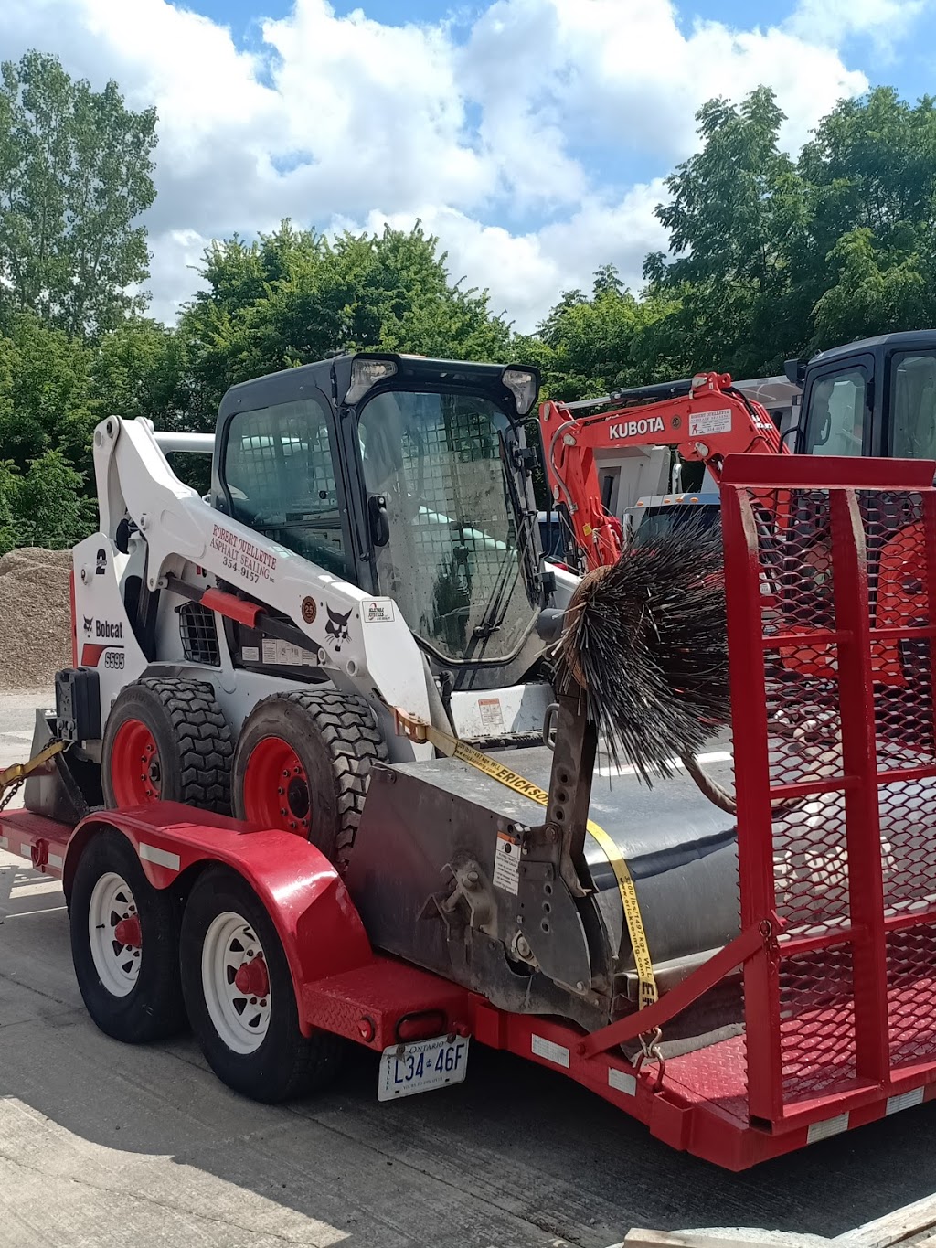 Robert Ouellette Asphalt Sealing Inc | 32 Hart Pl, Chatham, ON N7M 5J4, Canada | Phone: (519) 354-9157