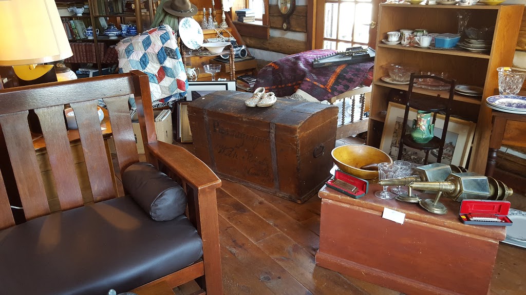 Log Farm Antiques | 1563 9th Line, Carleton Place, ON K7C 3P2, Canada | Phone: (613) 257-3757