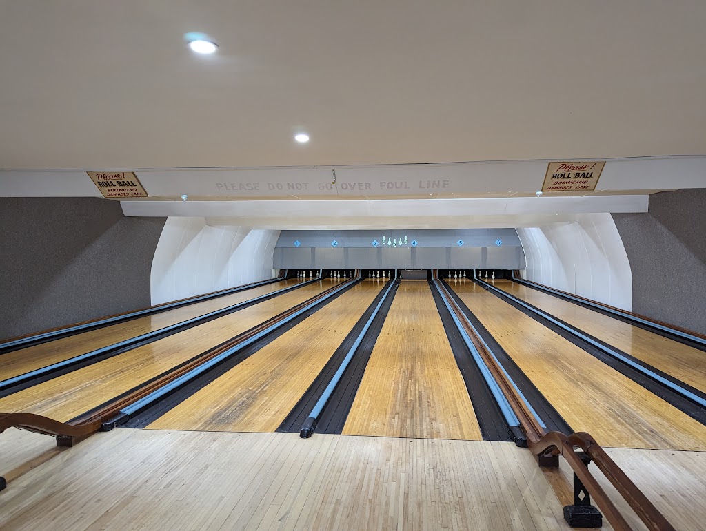 Right Up My Alley Bowling Centre & Restaurant | 421 Victoria St N, Tweed, ON K0K 3J0, Canada | Phone: (613) 478-5757