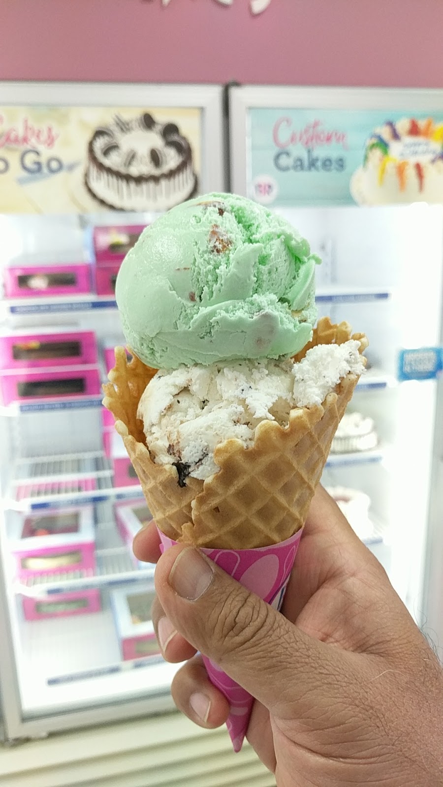 Baskin Robbins | 4099 Erin Mills Pkwy b3, Mississauga, ON L5L 3P9, Canada | Phone: (905) 820-8831