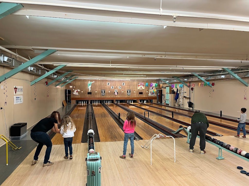 Deep River Bowling Alley | Ridge Rd, Deep River, ON K0J 1P0, Canada | Phone: (613) 584-2800