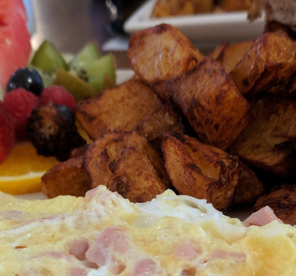 Bar le Gagnant brunch | 337 Rue Cherrier, LÎle-Bizard, QC H9C 1M6, Canada | Phone: (514) 624-9749