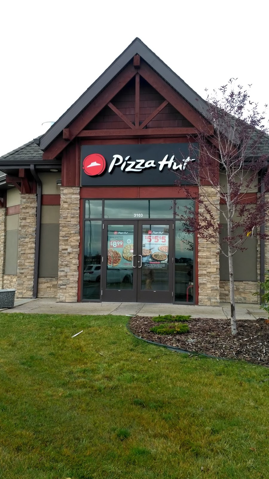 Pizza Hut | 55 Skyview Ranch Rd, Calgary, AB T3N 0E4, Canada | Phone: (403) 310-1010