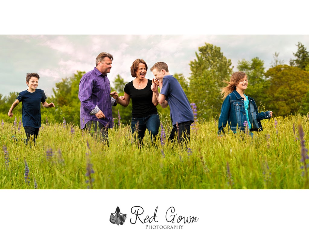 Red Gown Photography | 2387 Norland Dr, Burlington, ON L7L 7C7, Canada | Phone: (289) 208-9793