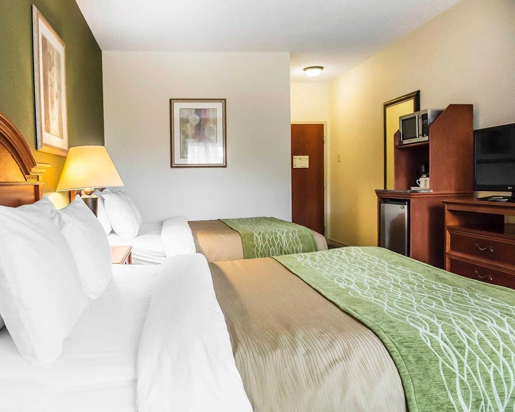 Comfort Inn & Suites Thousand Islands Harbour District | 22 Main St, Gananoque, ON K7G 2L7, Canada | Phone: (613) 382-7272