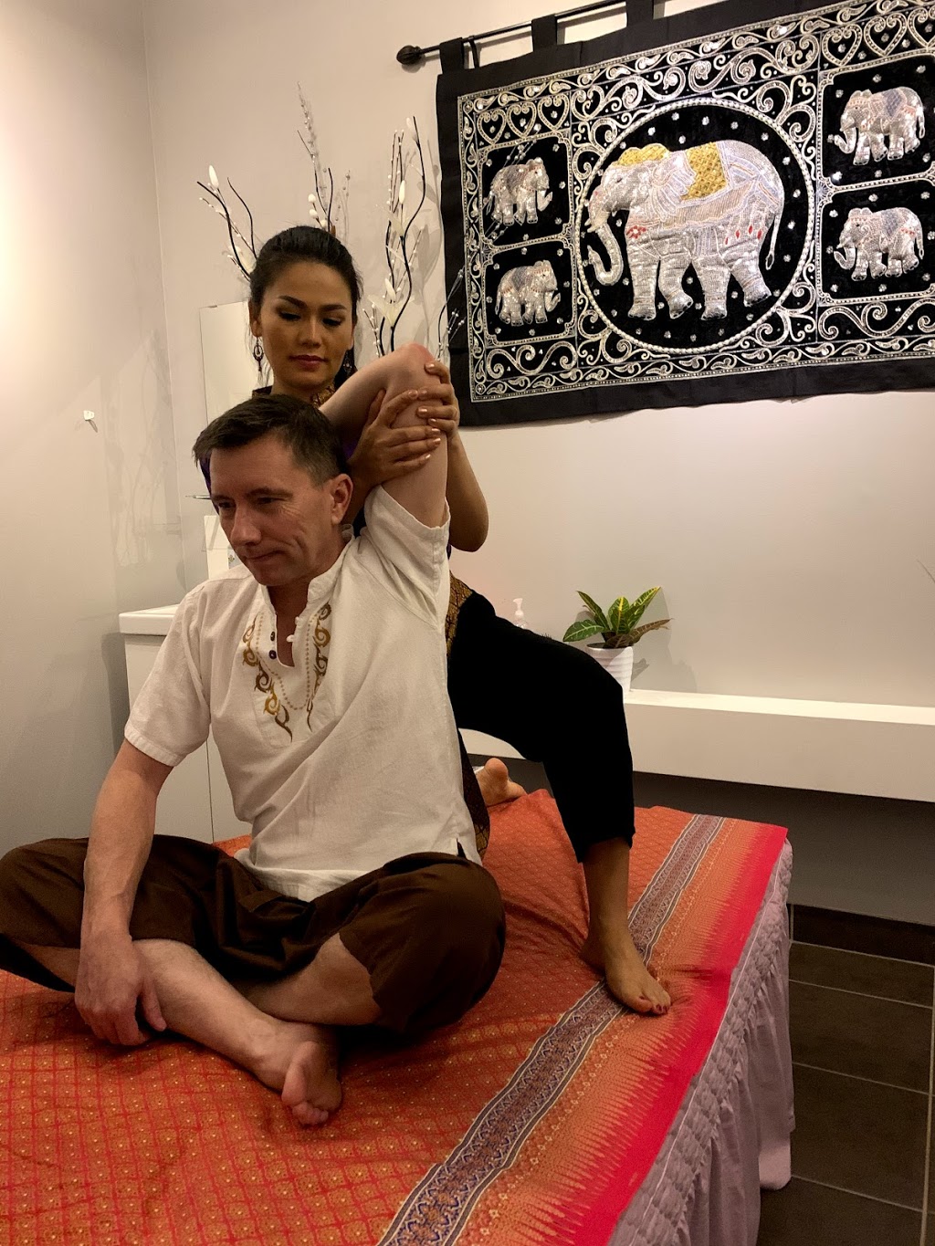 Sabaidee Thai Massage | Inside Cooksville Hair And Beauty Salon, 257 Dundas St E #6, Mississauga, ON L5A 1W8, Canada | Phone: (647) 293-8499