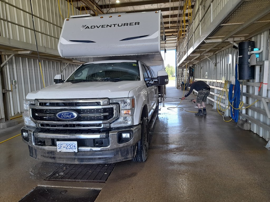 Giant Truck & Car Wash | 4310 52a Ave, Rocky Mountain House, AB T4T 1B2, Canada | Phone: (403) 844-4268