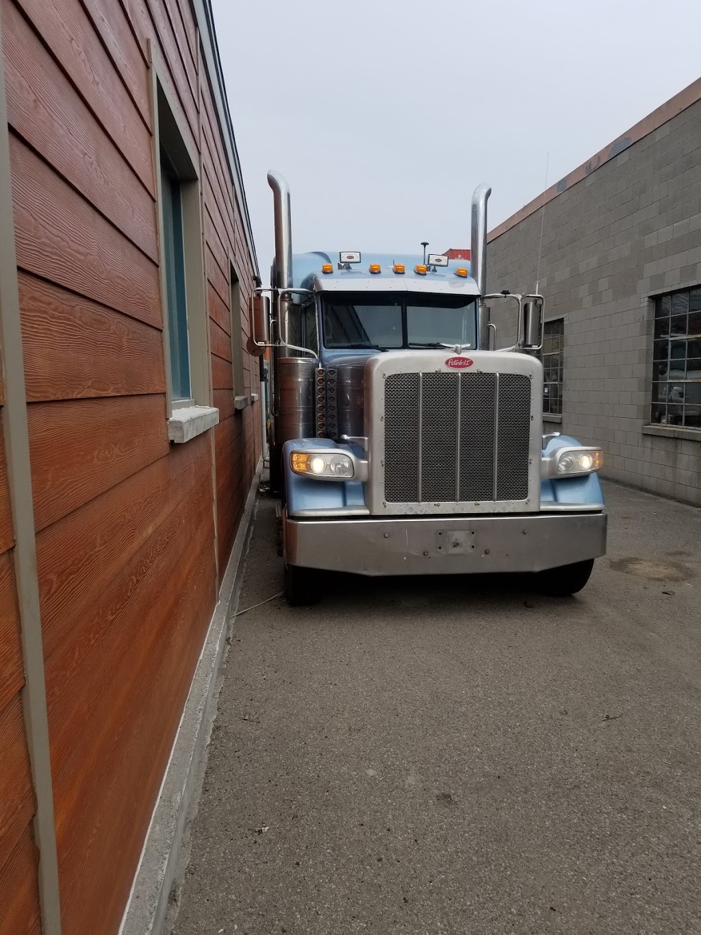 Diesel Truck Service Ltd | 27 Medulla Ave, Etobicoke, ON M8Z 5L6, Canada | Phone: (416) 239-0088