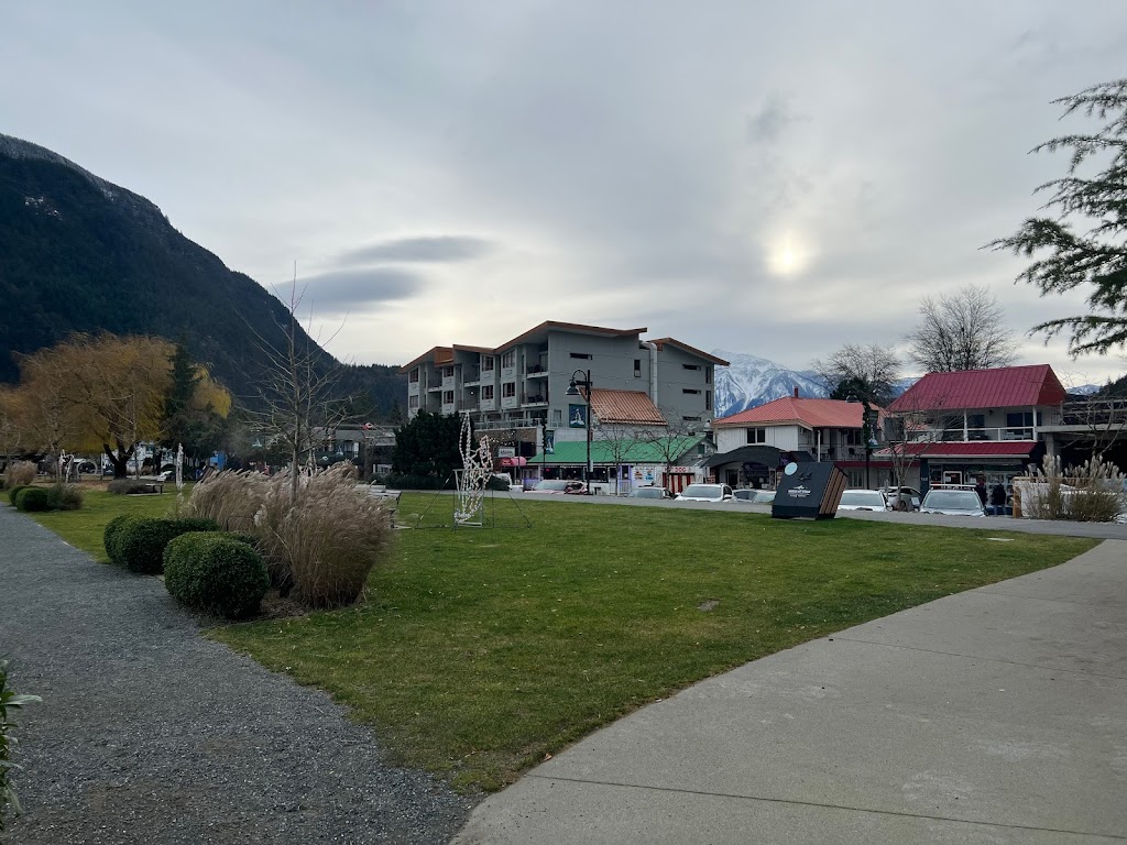 Harrison Beach | 160 Esplanade Ave, Harrison Hot Springs, BC V0M 1K0, Canada | Phone: (778) 900-0533