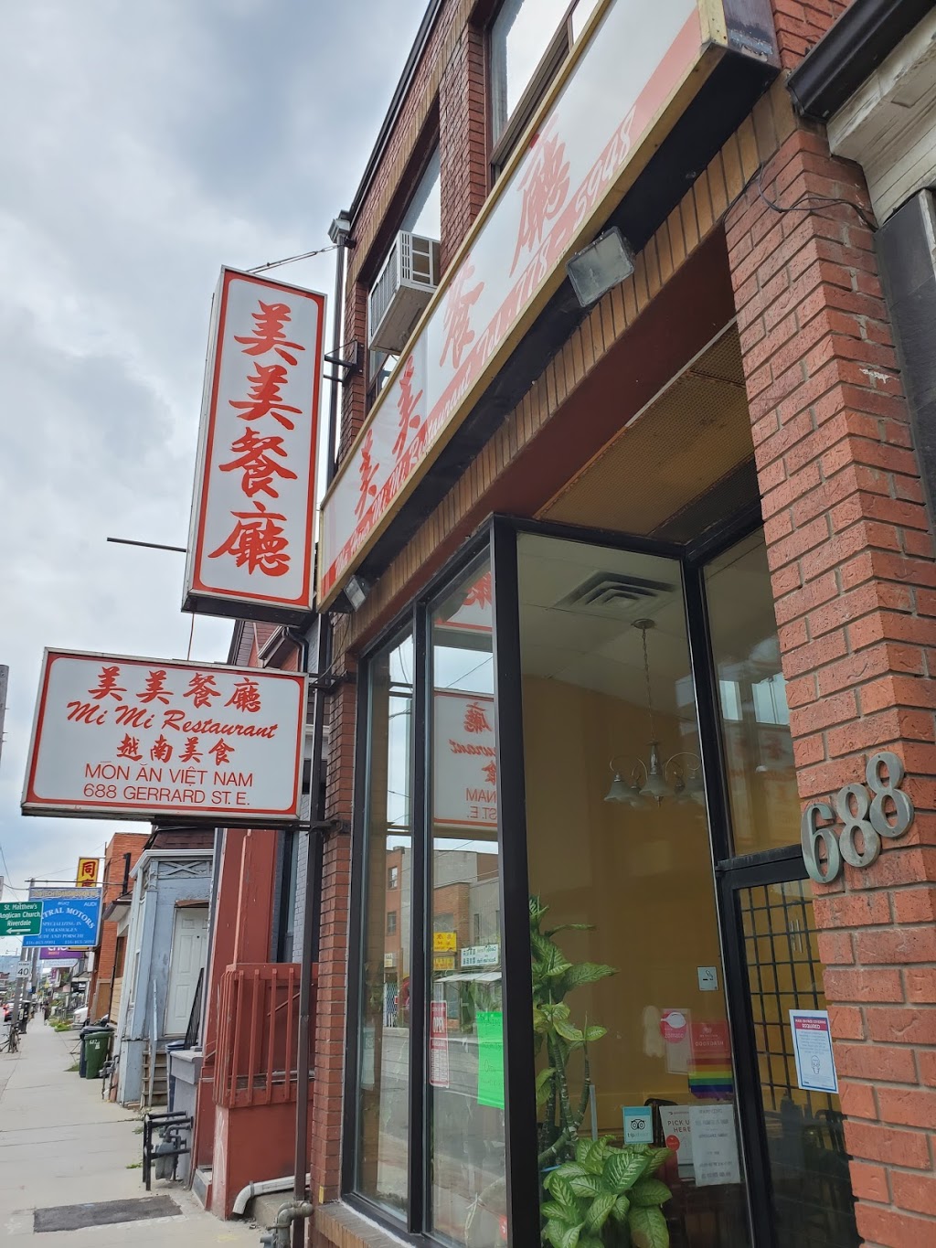 Mi Mi Restaurant | 688 Gerrard St E, Toronto, ON M4M 1Y3, Canada | Phone: (416) 778-5948