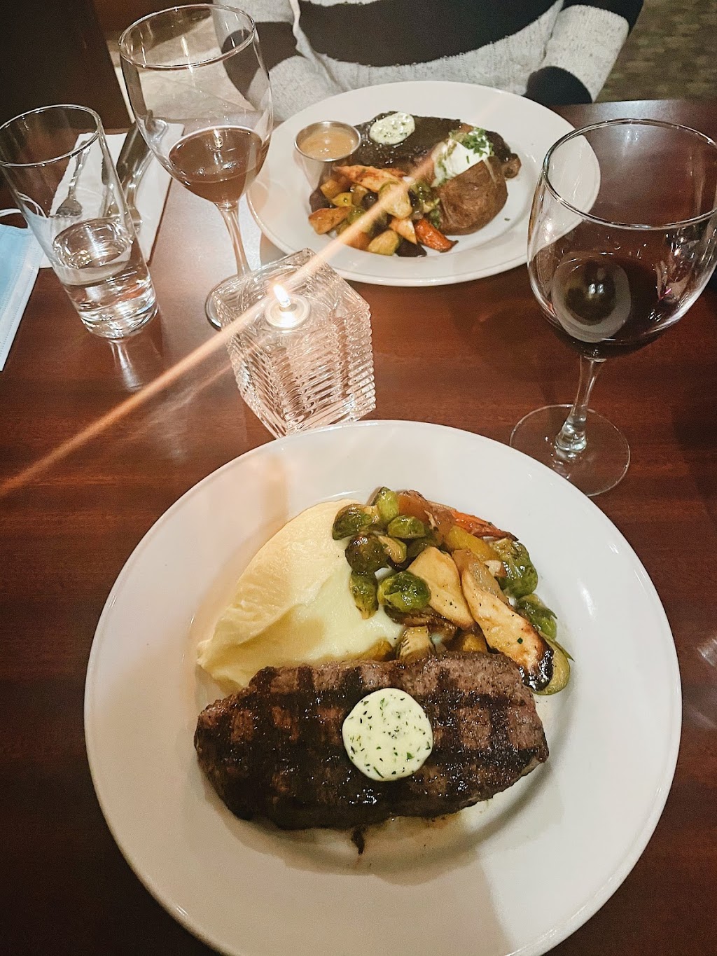 Steakhouse at Sun Peaks Lodge | 3180 Creekside Way, Sun Peaks, BC V0E 5N0, Canada | Phone: (250) 578-7878