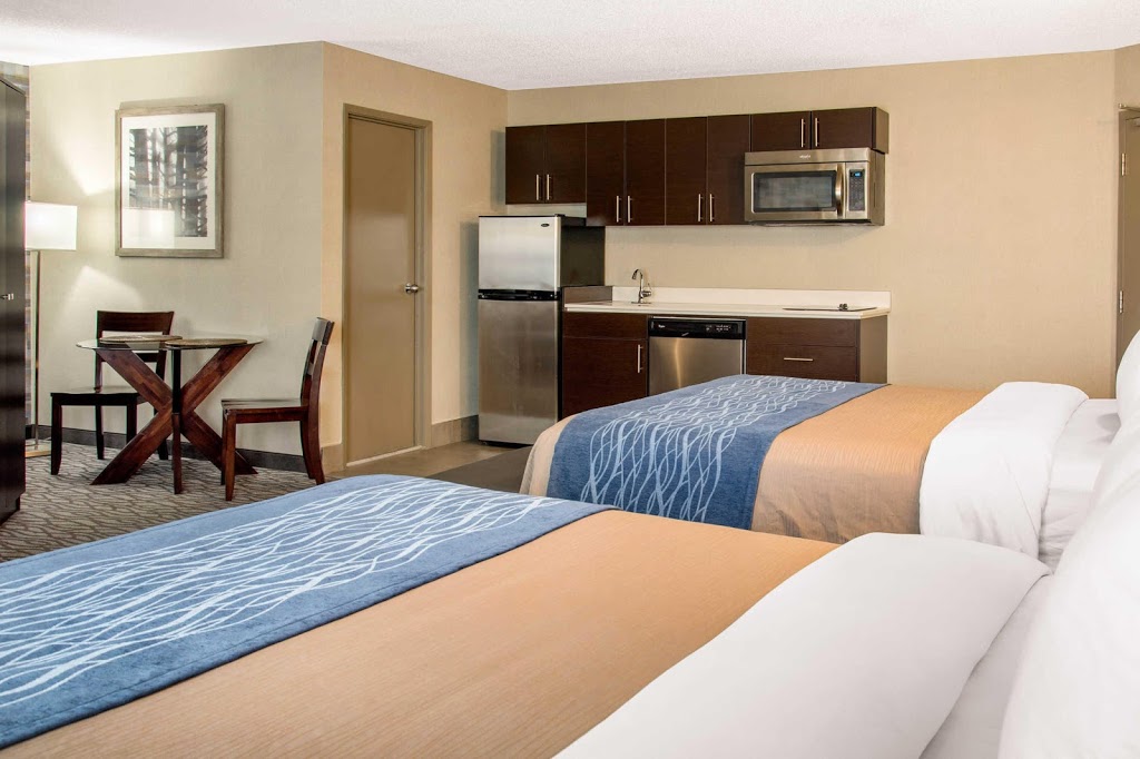 Comfort Inn Montreal Aeroport | 700 Boul Saint-Jean, Pointe-Claire, QC H9R 3K2, Canada | Phone: (514) 697-6210