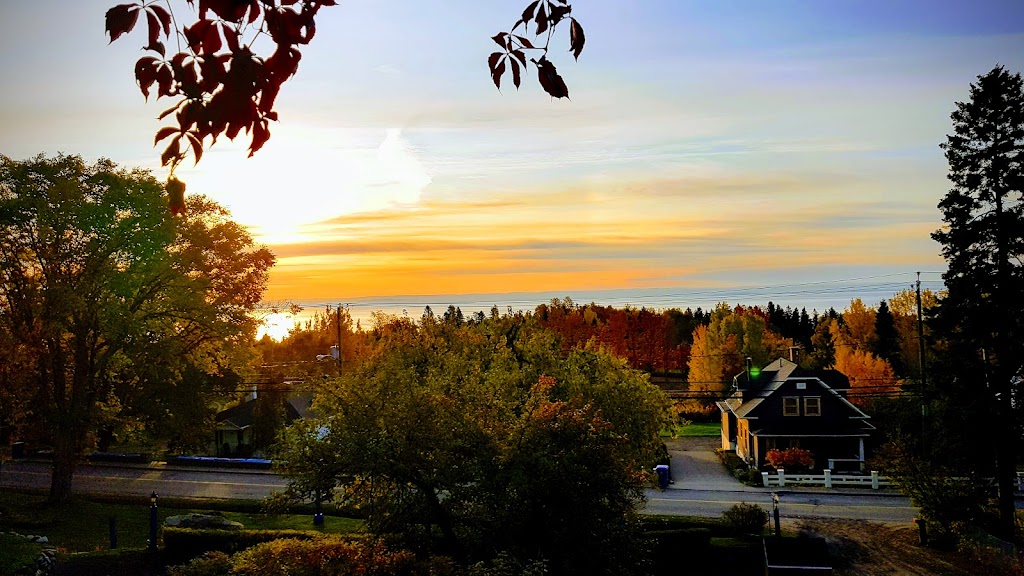 Auberge Fleurs De Lune | 301 Rue St Raphaël, La Malbaie, QC G5A 2N6, Canada | Phone: (418) 665-1090