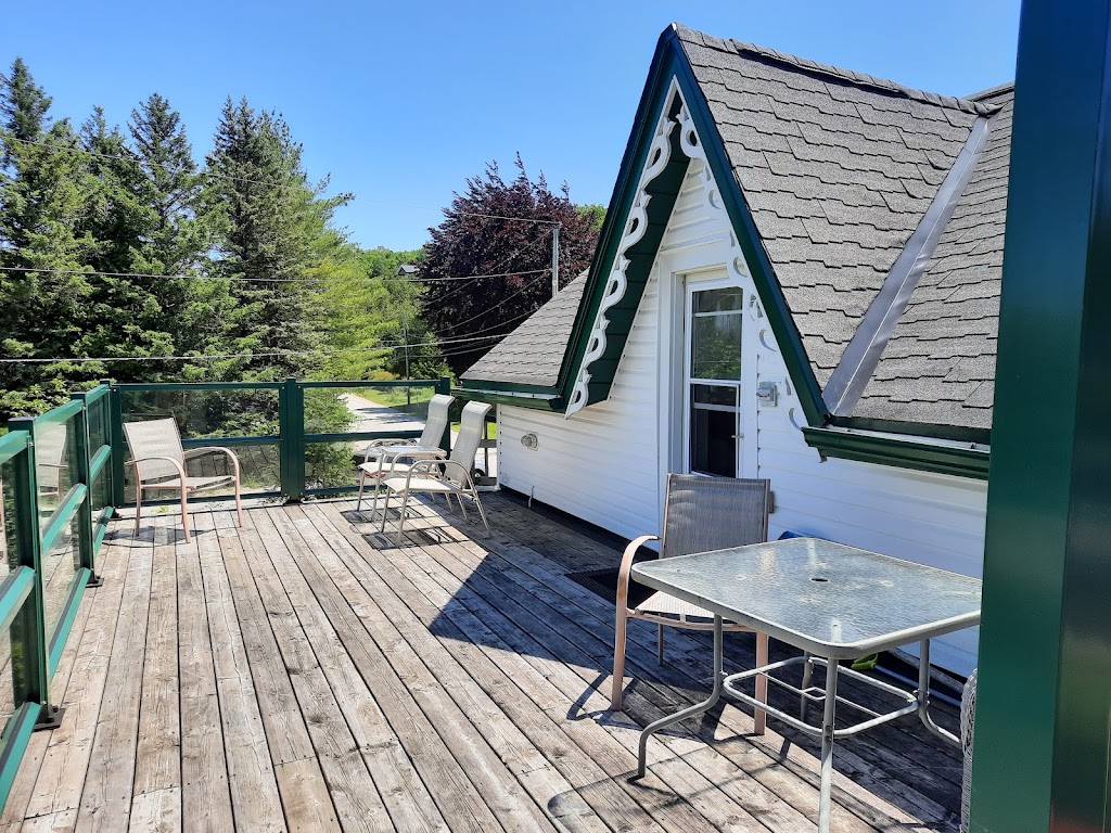 The Lions Lighthouse Cottage | 23 Mill St, Lions Head, ON N0H 1W0, Canada | Phone: (519) 835-6620