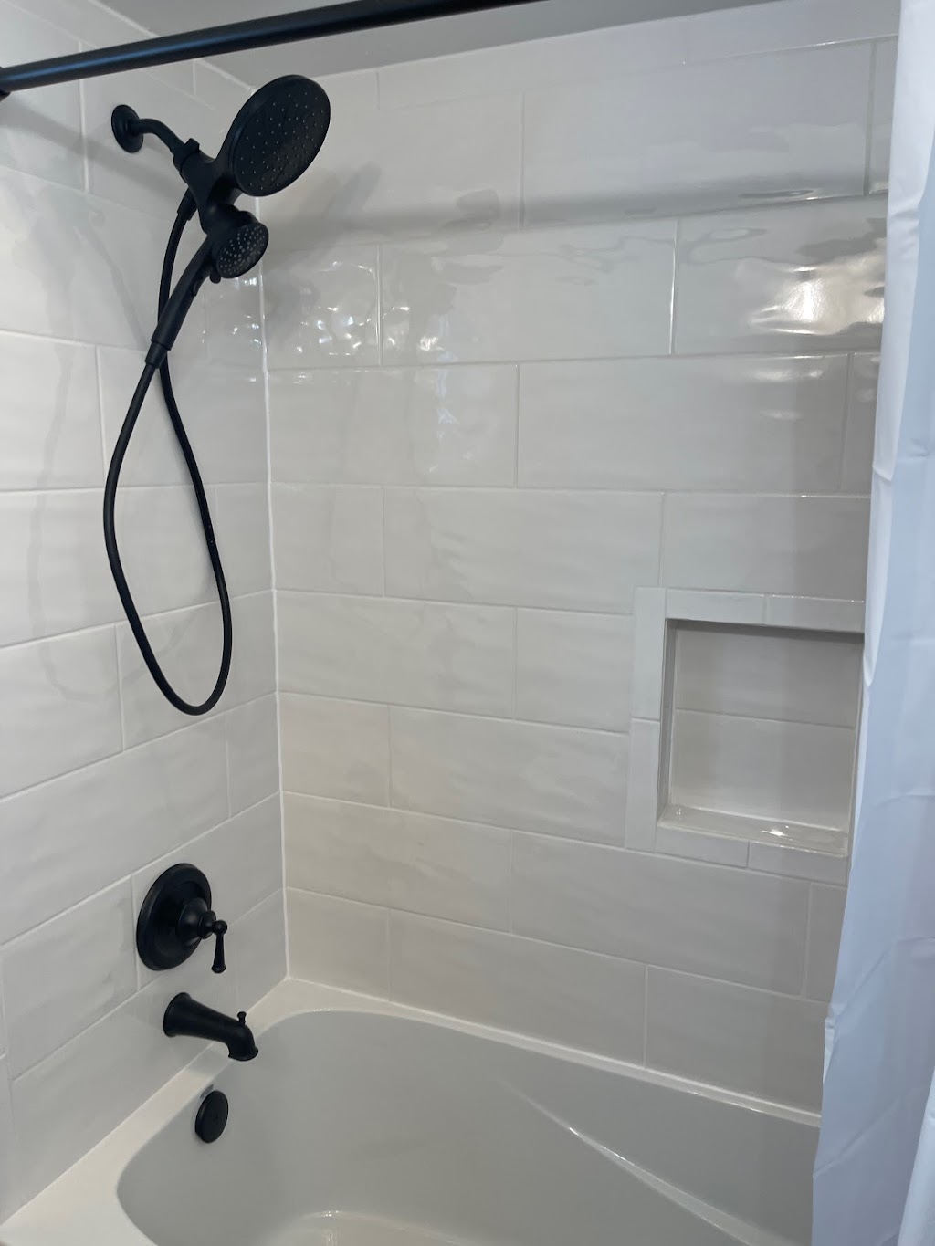 Gilmour Glass and Showers | 757 Fifes Bay Marina Ln, Peterborough, ON K9J 6X3, Canada | Phone: (705) 768-0684