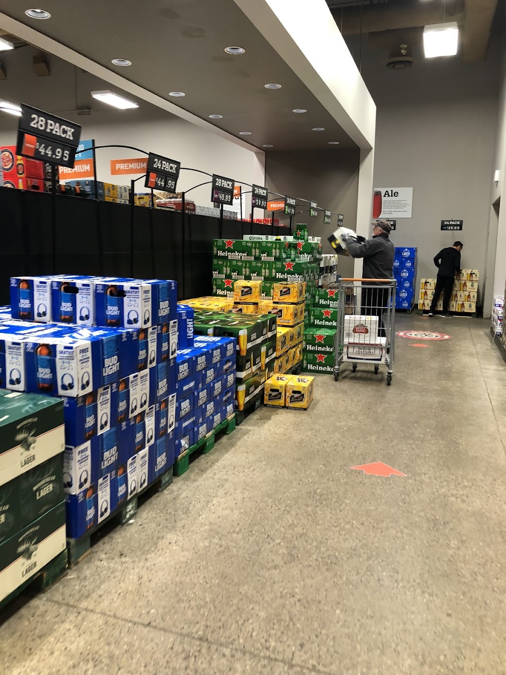 The Beer Store | Meadowvale Town Centre, 6780 Meadowvale Town Centre Cir, Mississauga, ON L5N 4B7, Canada | Phone: (905) 812-3126