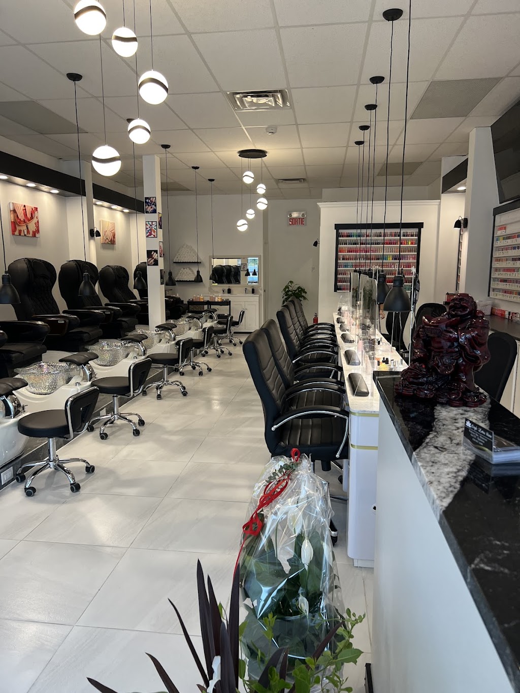 Ongles Lotus Blanc | 1090 Rang Saint-François, Terrebonne, QC J6Y 1Z5, Canada | Phone: (579) 637-3366