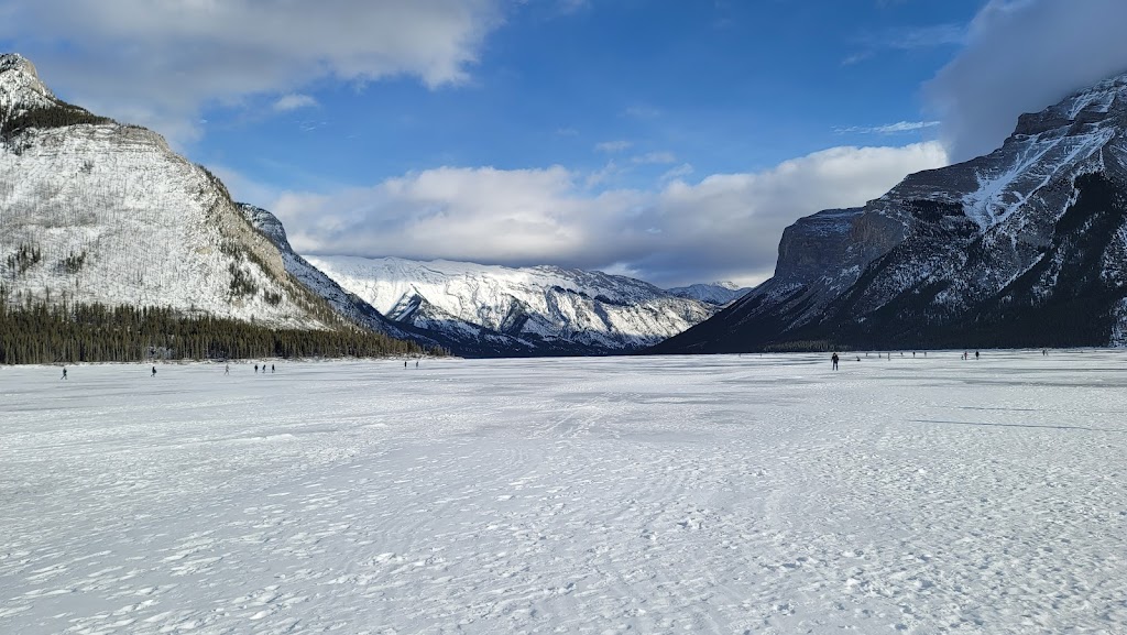 Lake Minnewanka Cruise | Lake Minnewanka Scenic Dr, Alberta T1L 1A1, Canada | Phone: (866) 474-4766