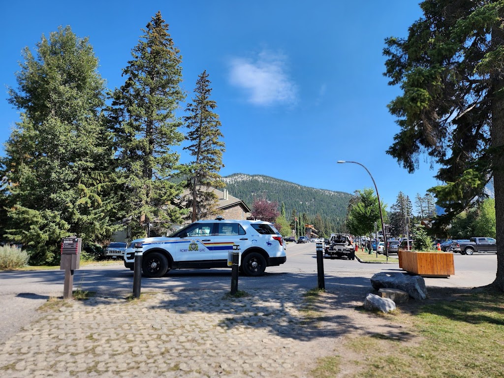 Royal Canadian Mounted Police (RCMP) | 335 Lynx St, Banff, AB T1L 1K3, Canada | Phone: (403) 763-6600