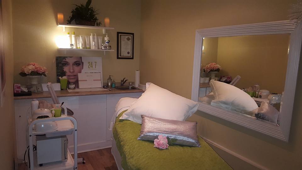 Romanas Esthetics | 726 Belmont Ave W, Kitchener, ON N2M 1P2, Canada | Phone: (519) 744-1400