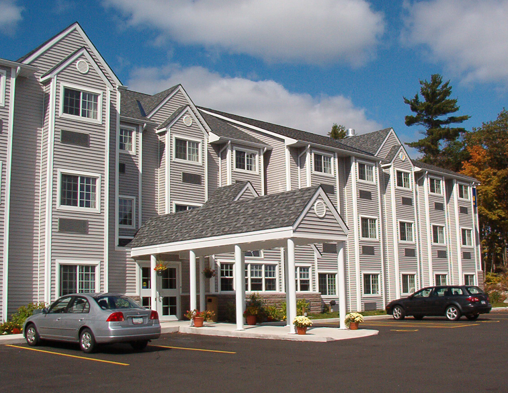 Parry Sound Inn & Suites | 292 Louisa St, Parry Sound, ON P2A 3C1, Canada | Phone: (705) 746-2700