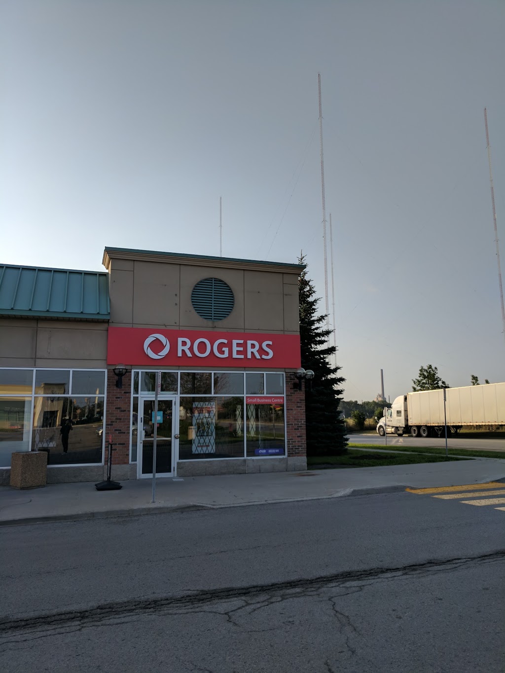 Rogers | 920 Southdown Rd, Mississauga, ON L5J 2Y4, Canada | Phone: (905) 823-1209
